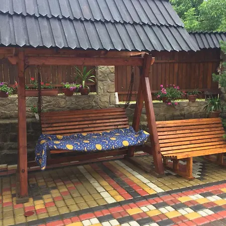 хатинка у люби